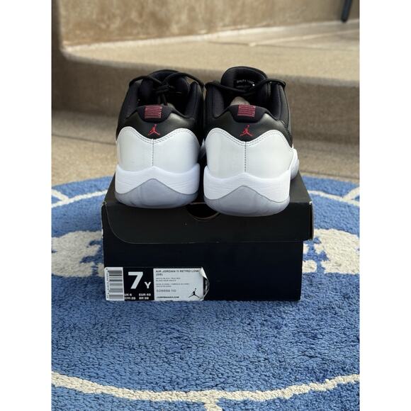 AIR JORDAN 11 RETRO LOW TUXEDO REVERSE CONCORD Size 7 528896 110 - Picture 4 of 11